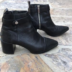 Zara Gorgeous black leather ankle boots 6.5 🖤